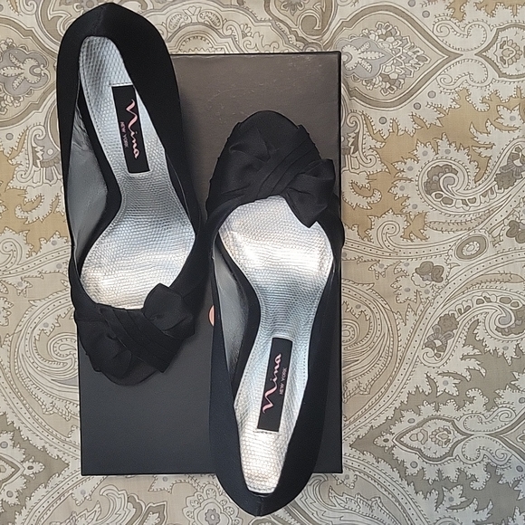 Beautiful Nina black peep toe heels - Picture 6 of 7